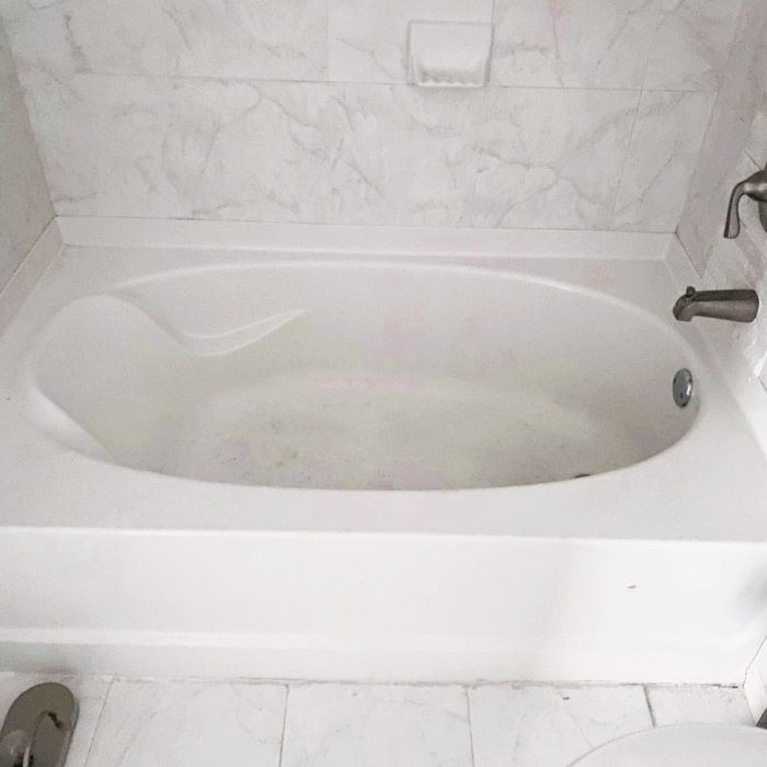 Bathtub before reglazing by KITS