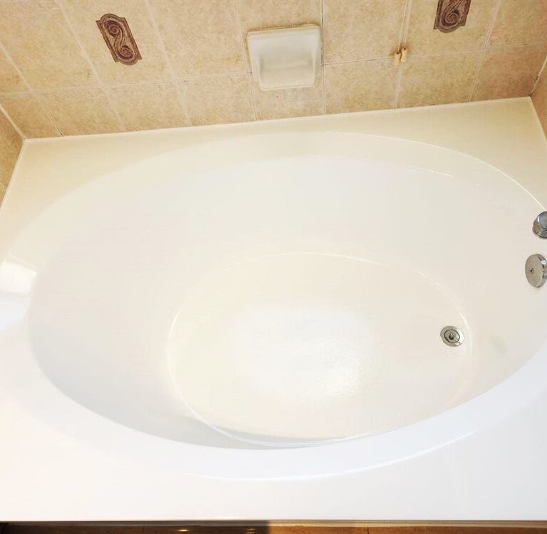 Bathtub refinished by KITS, Dubai